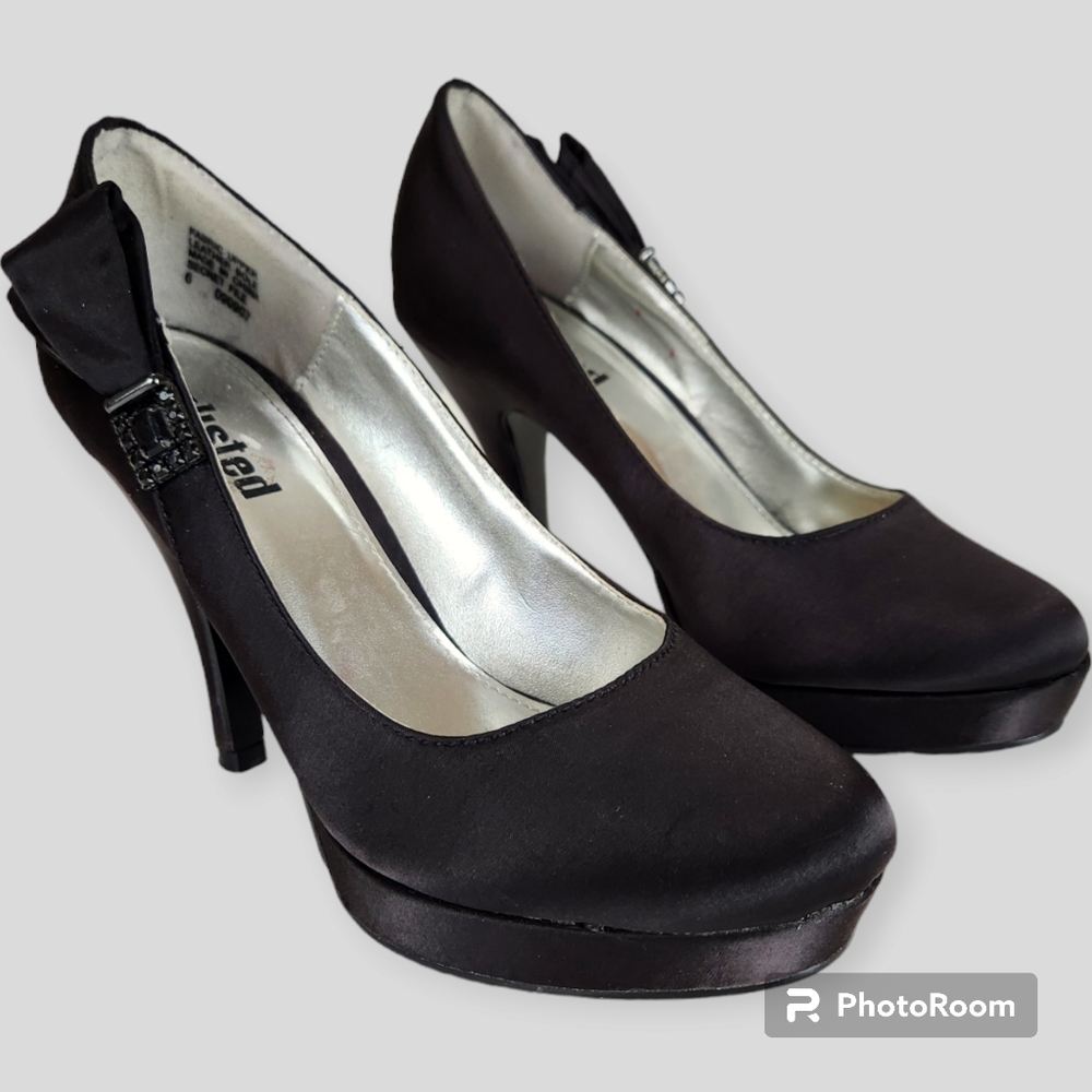 Unlisted by Kenneth Cole Secret File Satin Heels size 6